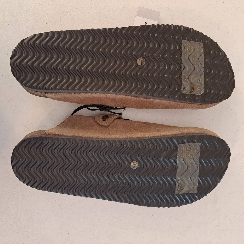 Khombu suede clogs
